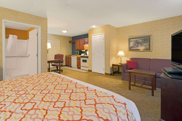 Bedroom 3, Hawthorn Extended Stay by Wyndham Cincinnati/Sharonville, Cincinnati