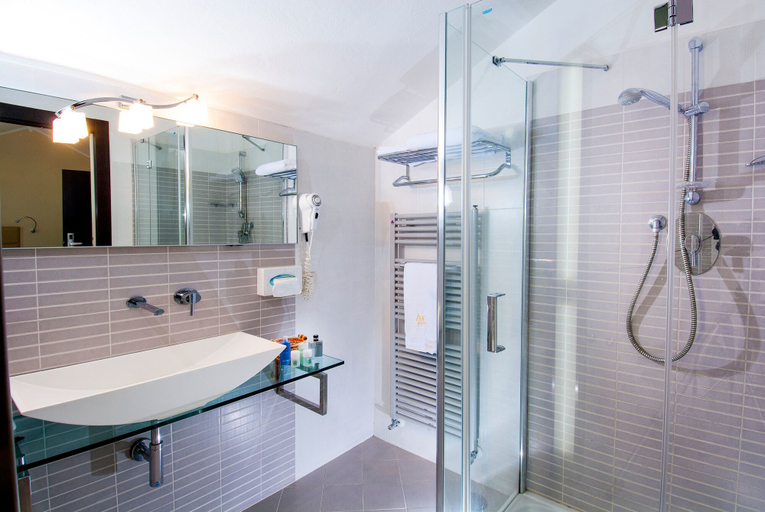 Bathroom 4, Hotel St. Moritz, Rimini