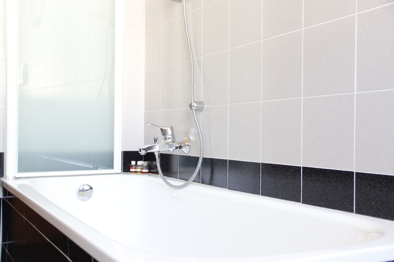 Deep soaking bathtub, Art Apartment Bandinelli, Florence
