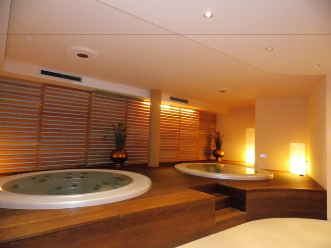 Bathroom 4, Chrys, Bolzano