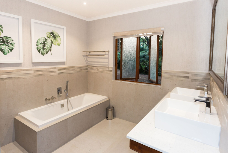 Bathroom, Kruger Park Lodge Unit 611, Ehlanzeni