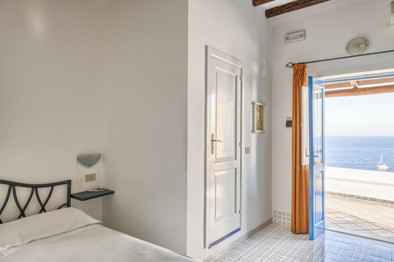 Bedroom 3, Hotel Girasole, Messina