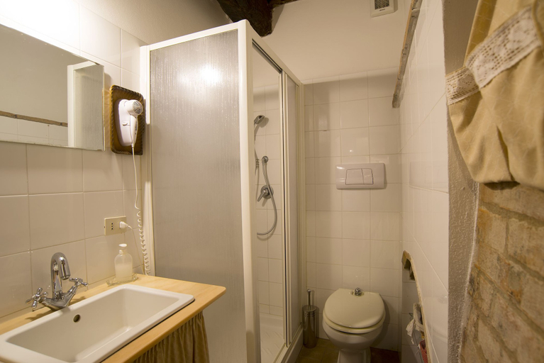 Bathroom 5, Castello Di Proceno Albergo Diffuso, Viterbo