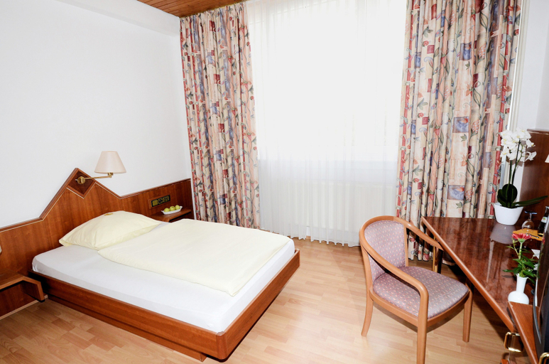 Bedroom 4, Hotel Altbacher Hof, Esslingen