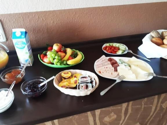 Food & Drinks 5, Pension Village, Burgenlandkreis