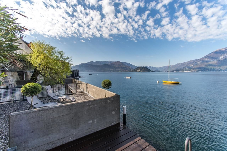 Others 5, Casa sull'acqua, Lecco