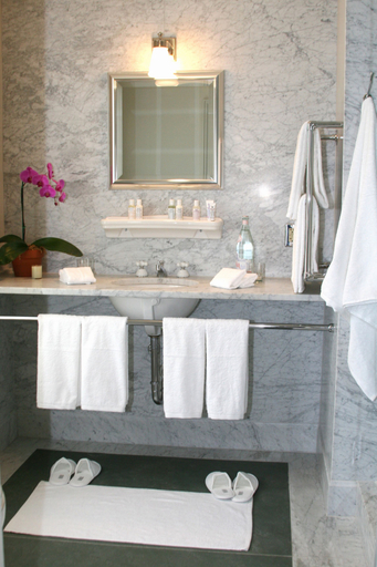 Bathroom 4, Hotel Fauchere, Pike