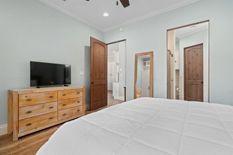 Bedroom 2, Changes in Attitudes, Aransas