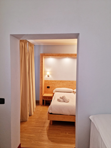 Bedroom 3, Hotel San Carlo, Sondrio