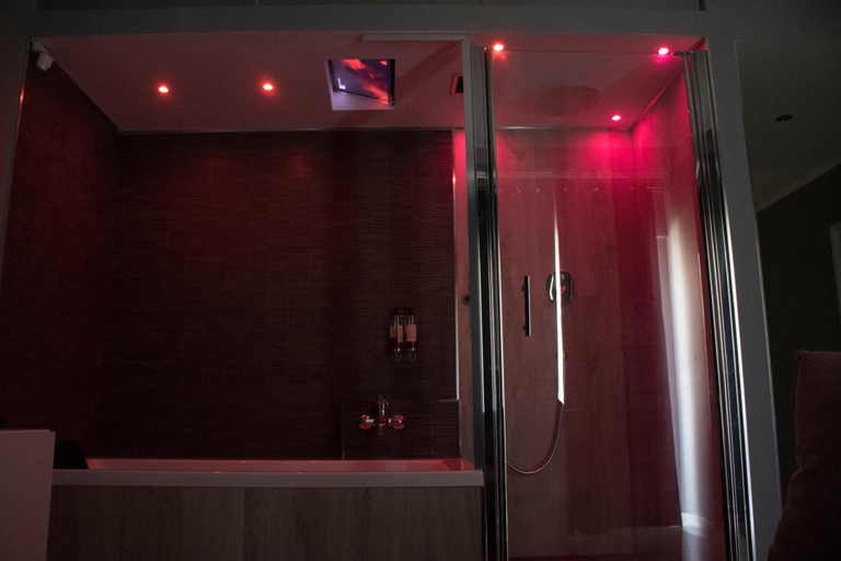 Bathroom 5, Luxury Room, Pescara