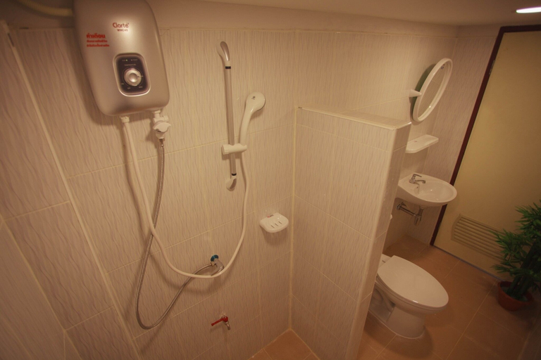 Bathroom 3, Pantip Boutique Hotel, Muang Lamphun