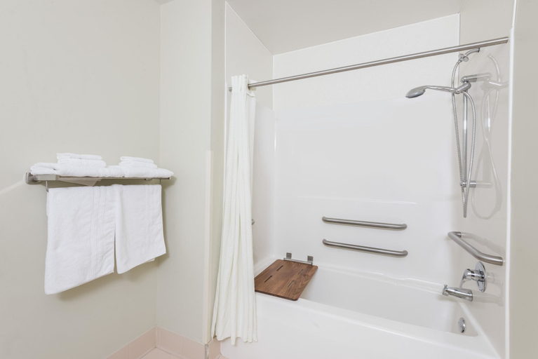 Bathroom 3, Super 8 by Wyndham Hagerstown/Halfway Area, Washington