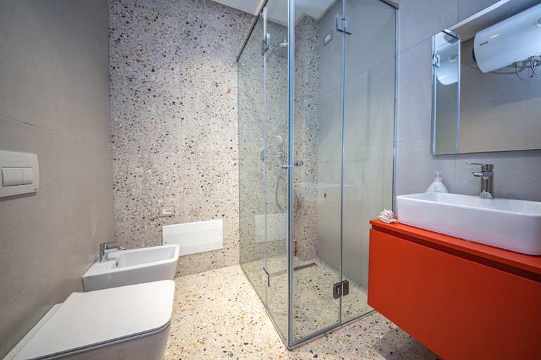 Bathroom 4, Blloku Unique Apartments, Tiranës