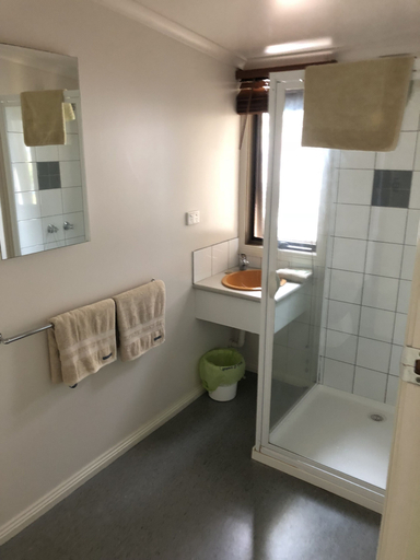 Bathroom 4, Port Campbell Guesthouse & Flash Packers, Corangamite - South