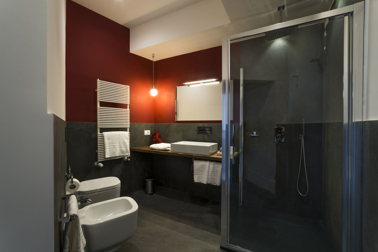 Bathroom 5, Foro Carolino, Napoli