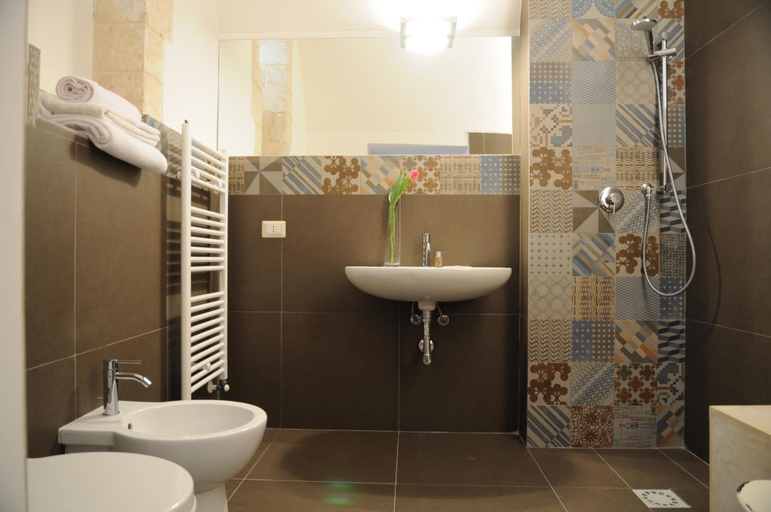 Bathroom 5, Iblainsuite, Ragusa
