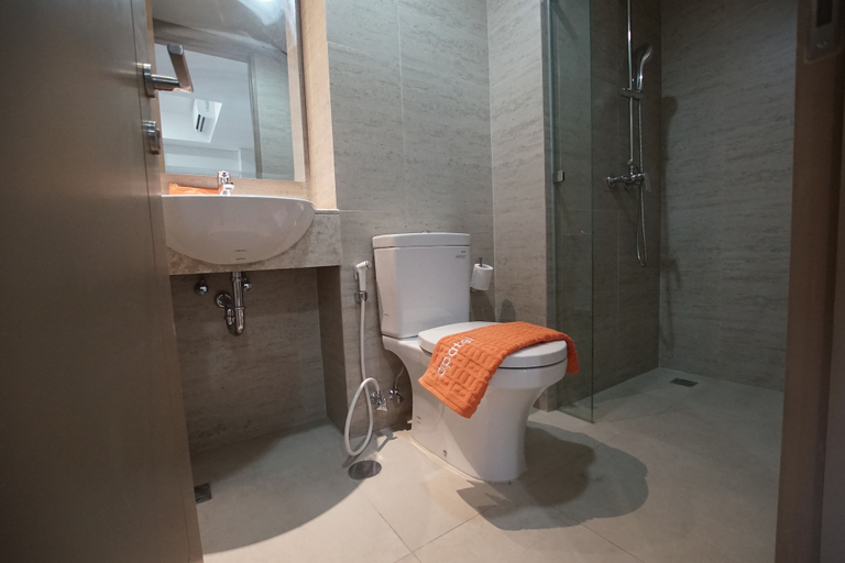 Bathroom 5, Apatel Gold Coast, North Jakarta