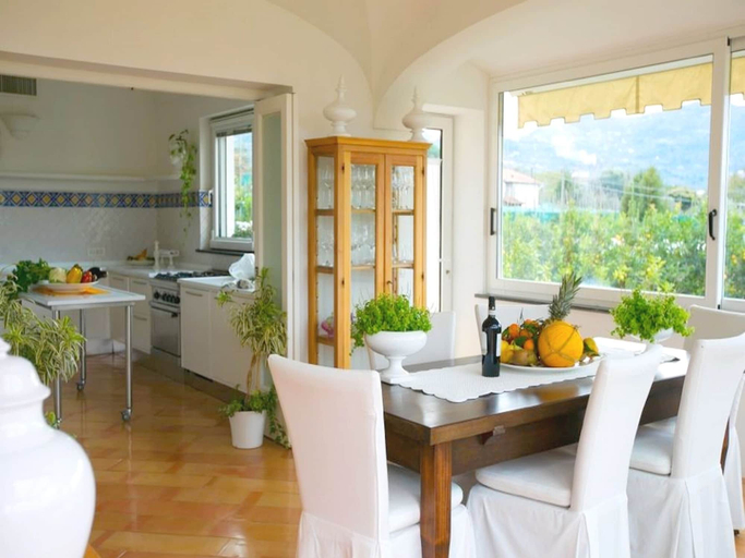 In-room dining 2, Casa Dorotea, Napoli
