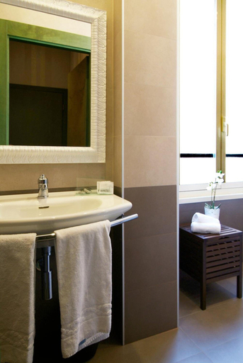 Bathroom 3, Hotel Argentina, Roma