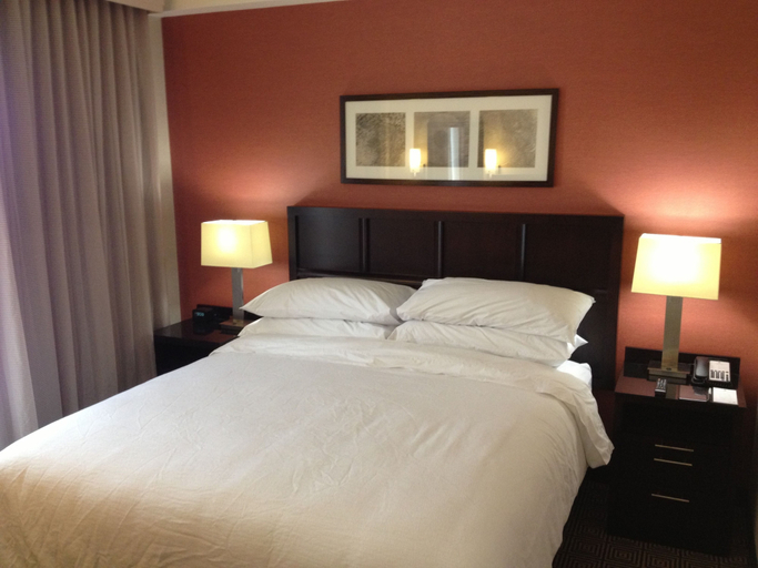 Bedroom 3, Embassy Suites Newark Airport, Union