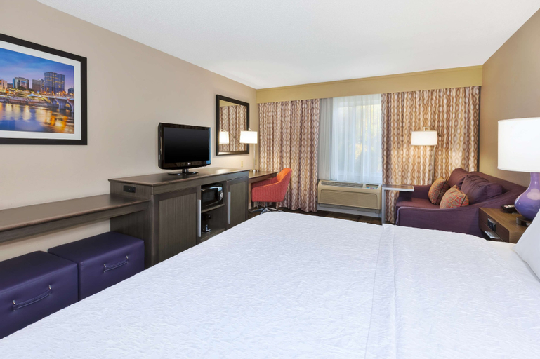 Bedroom 3, Hampton Inn Waterbury, New Haven