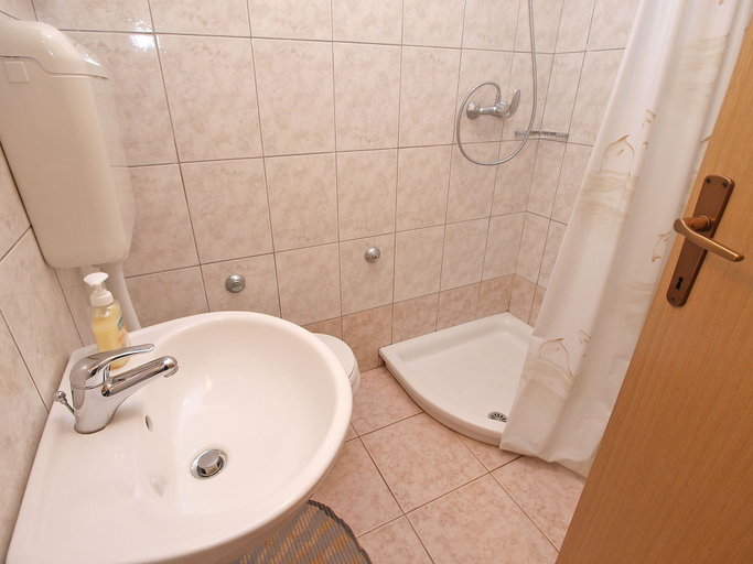 Bathroom 3, Apartment 909, Fažana