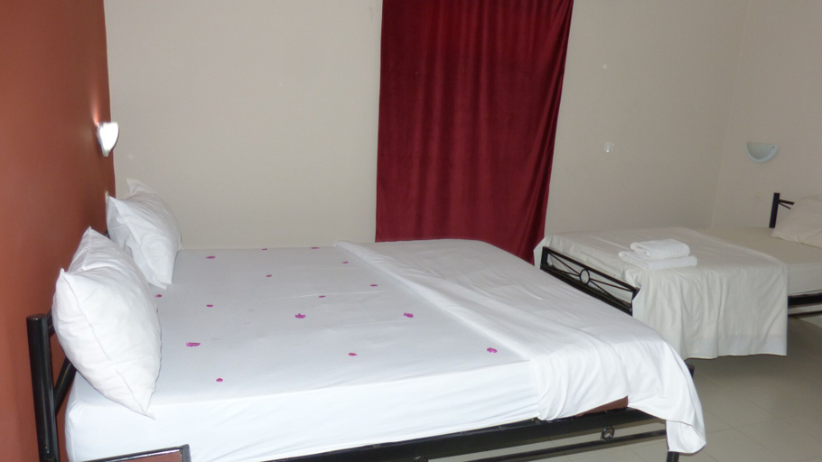 Bedroom 2, Hotel Hacienda, Mbour