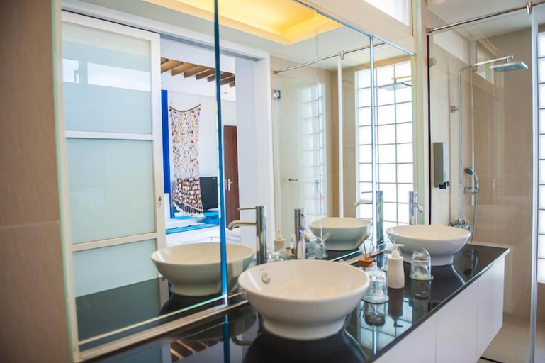 Bathroom 4, HI One One, Penghu