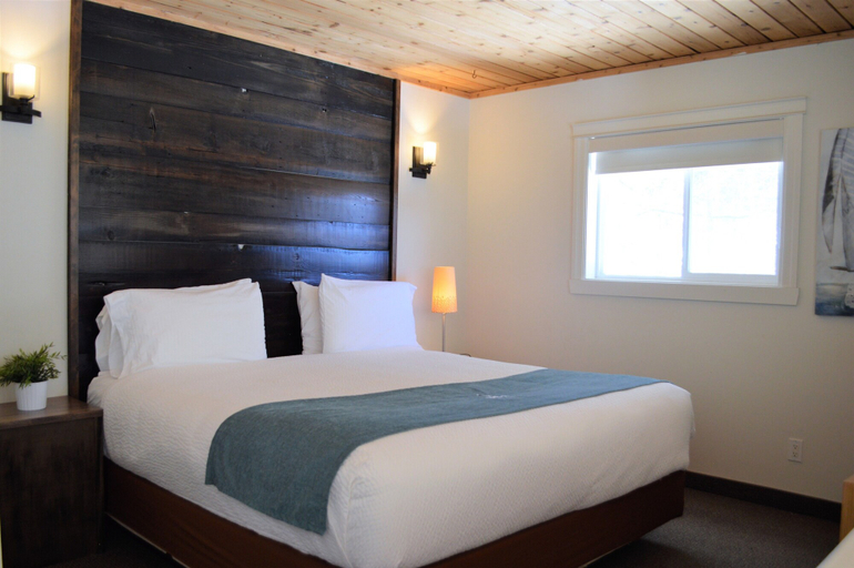Bedroom 3, 3 Pines Lodge Muskoka, Muskoka