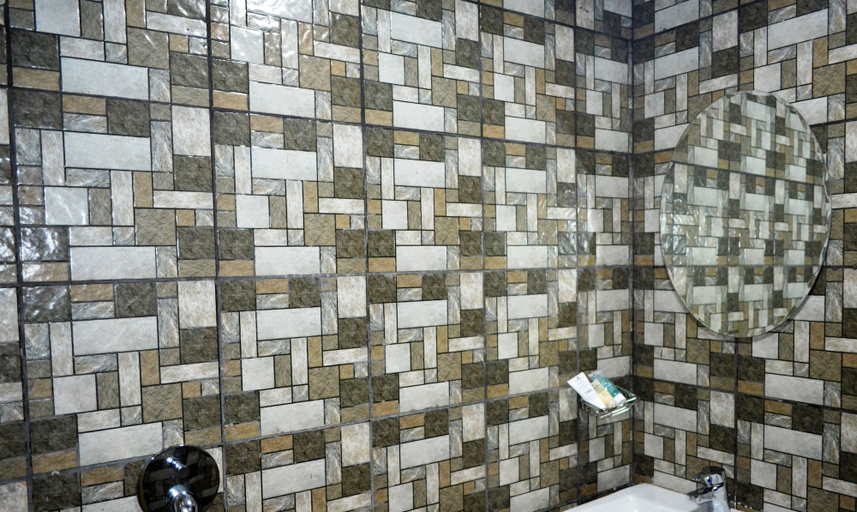 Bathroom 4, Saffron Beach Bistro & Cottages, Entebbe