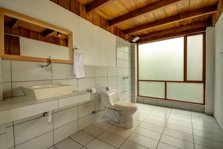 Bathroom 3, Terrabambu Lodge, San Miguel de los Bancos
