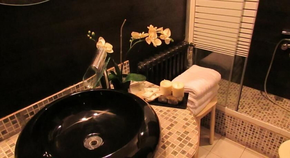 Bathroom 5, Hotel Ambra, Milano