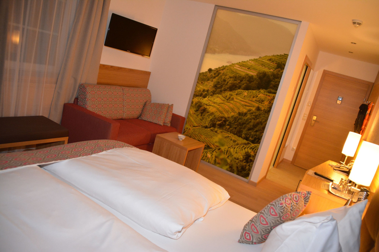 Bedroom 3, Hotel Donauhof, Melk