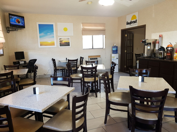 Food & Drinks 5, Days Inn by Wyndham Cortez, Montezuma