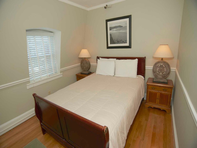 Bedroom 3, Bellevue Manor, Newport