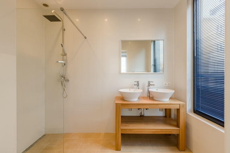 Bathroom 4, The Livorno, Bruxelles