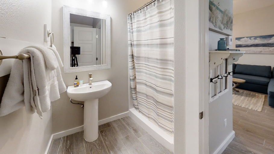 Bathroom 4, Shore Dash-15041, Nueces