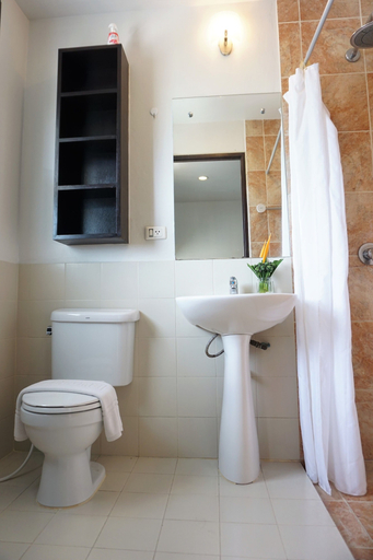 Bathroom, Phompassorn Apartment, Phuket Island