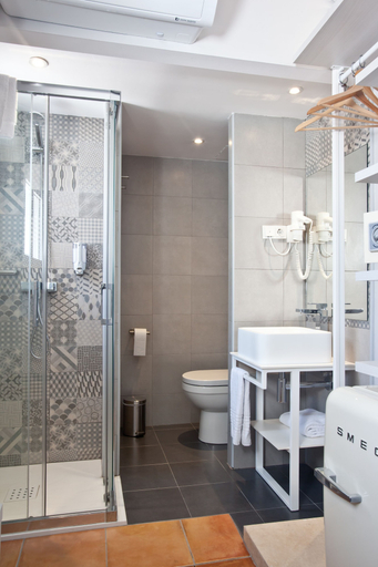 Bathroom 2, Ryans Pocket, Baleares
