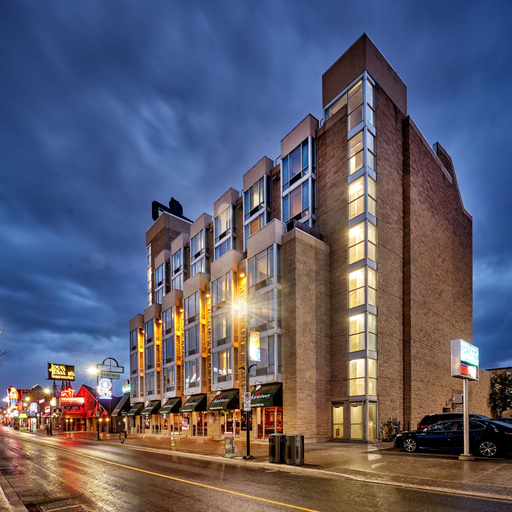Exterior & Views