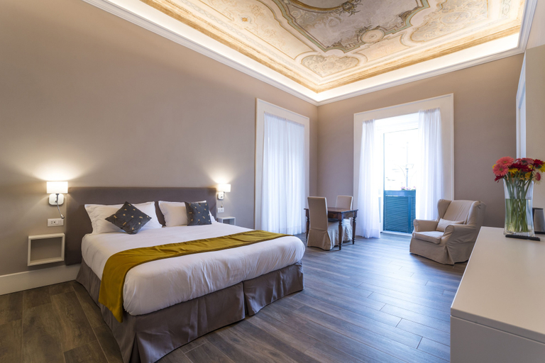 Bedroom 3, Foro Carolino, Napoli