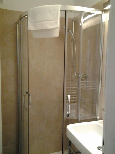 Bathroom 3, At The Old Lady, Praha 1