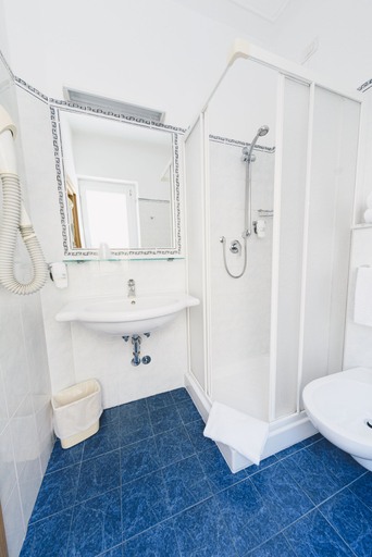 Bathroom 5, Hotel Corallo, La Spezia