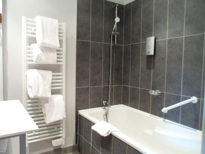 Bathroom 3, Hôtel des Deux Forts, Jura