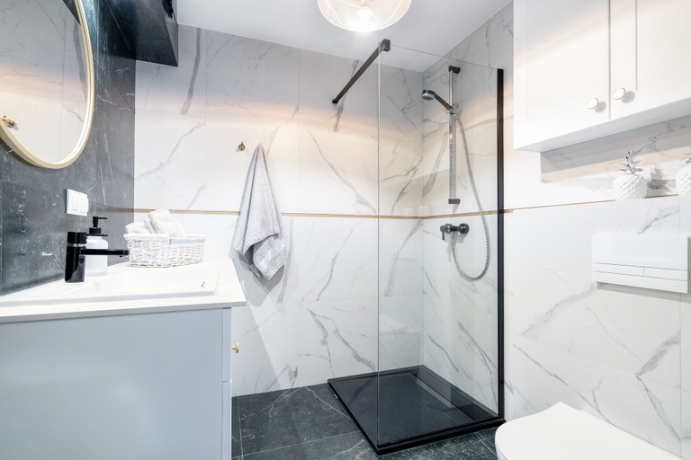 Bathroom, Miodowa Faktoria 7, Toruń City
