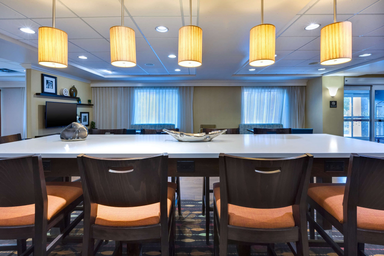 Food & Drinks 5, Hampton Inn Waterbury, New Haven
