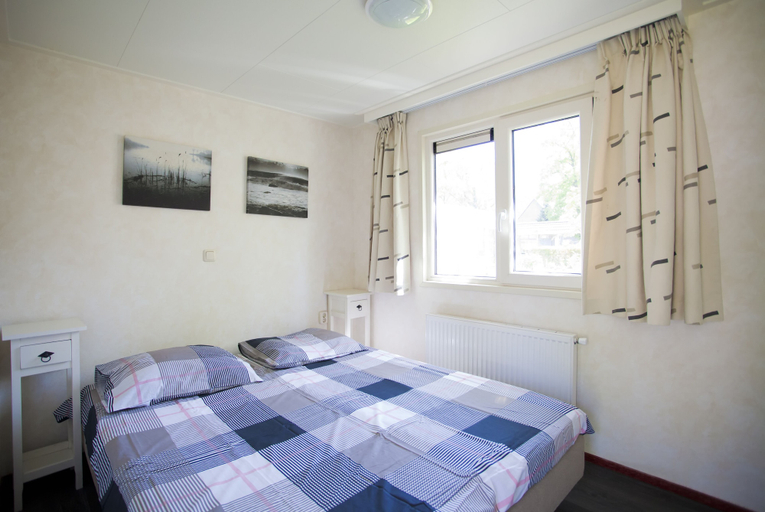 Bedroom 2, EuroParcs Buitenhuizen, Velsen