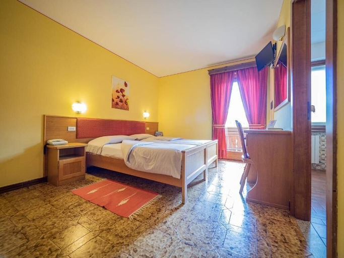 Bedroom 3, Hotel Baita della Luna, Sondrio
