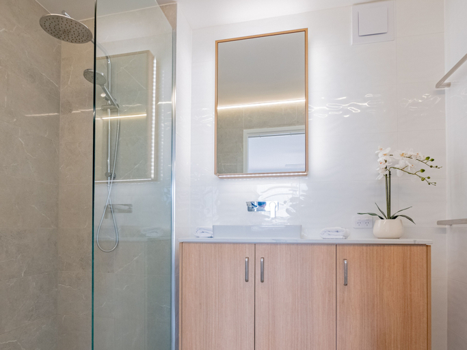 Bathroom 4, Crystal Beachfront Apartments, Gold Coast