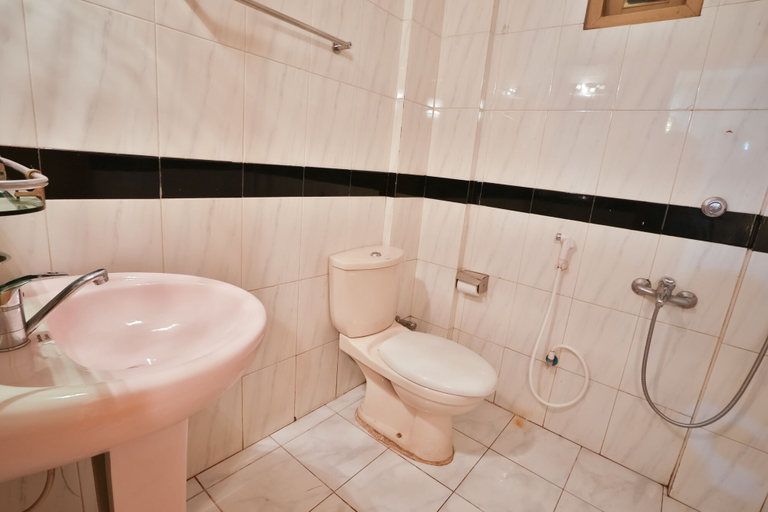 Bathroom 3, Foys Lake Resort, Chittagong